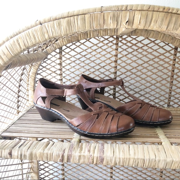 Clarks Shoes - Clark’s Bendable Wendy Land Leather Sandals✨